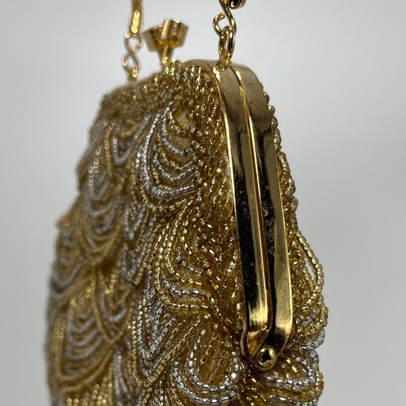 Vintage Scalloped,Gold, Beaded Snap close Purse, W/Box Chain - Picture 2 of 10